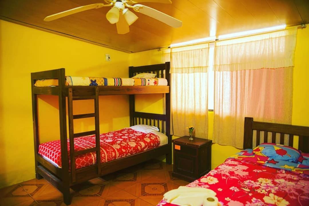 فندق Hostal Henrry'S ميندو المظهر الخارجي الصورة