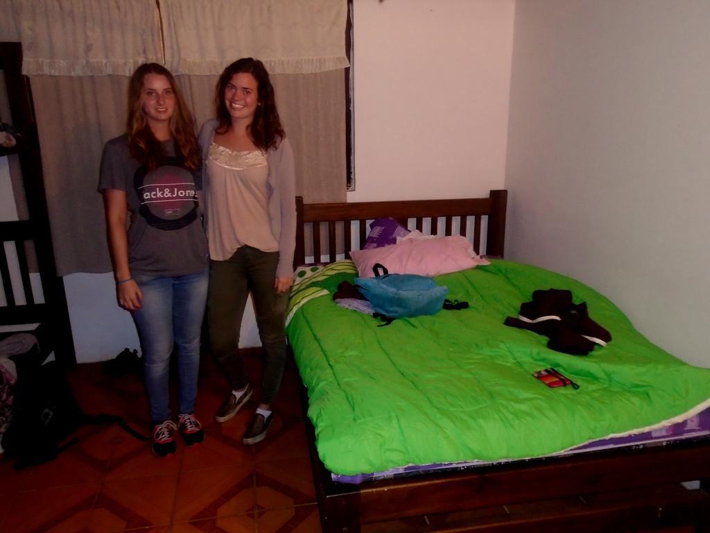 فندق Hostal Henrry'S ميندو المظهر الخارجي الصورة
