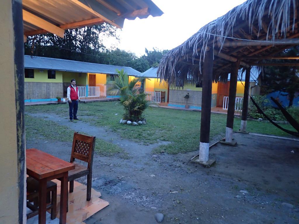 فندق Hostal Henrry'S ميندو المظهر الخارجي الصورة