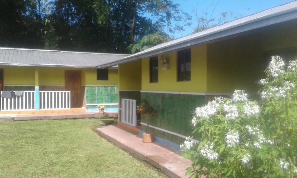 فندق Hostal Henrry'S ميندو المظهر الخارجي الصورة